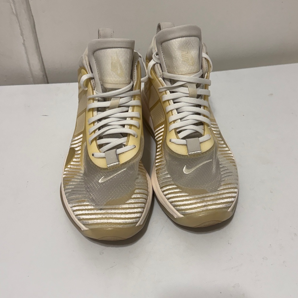 Nike Metallic Gold and Beige Sneakers LEBRON JAMES Excellent condition